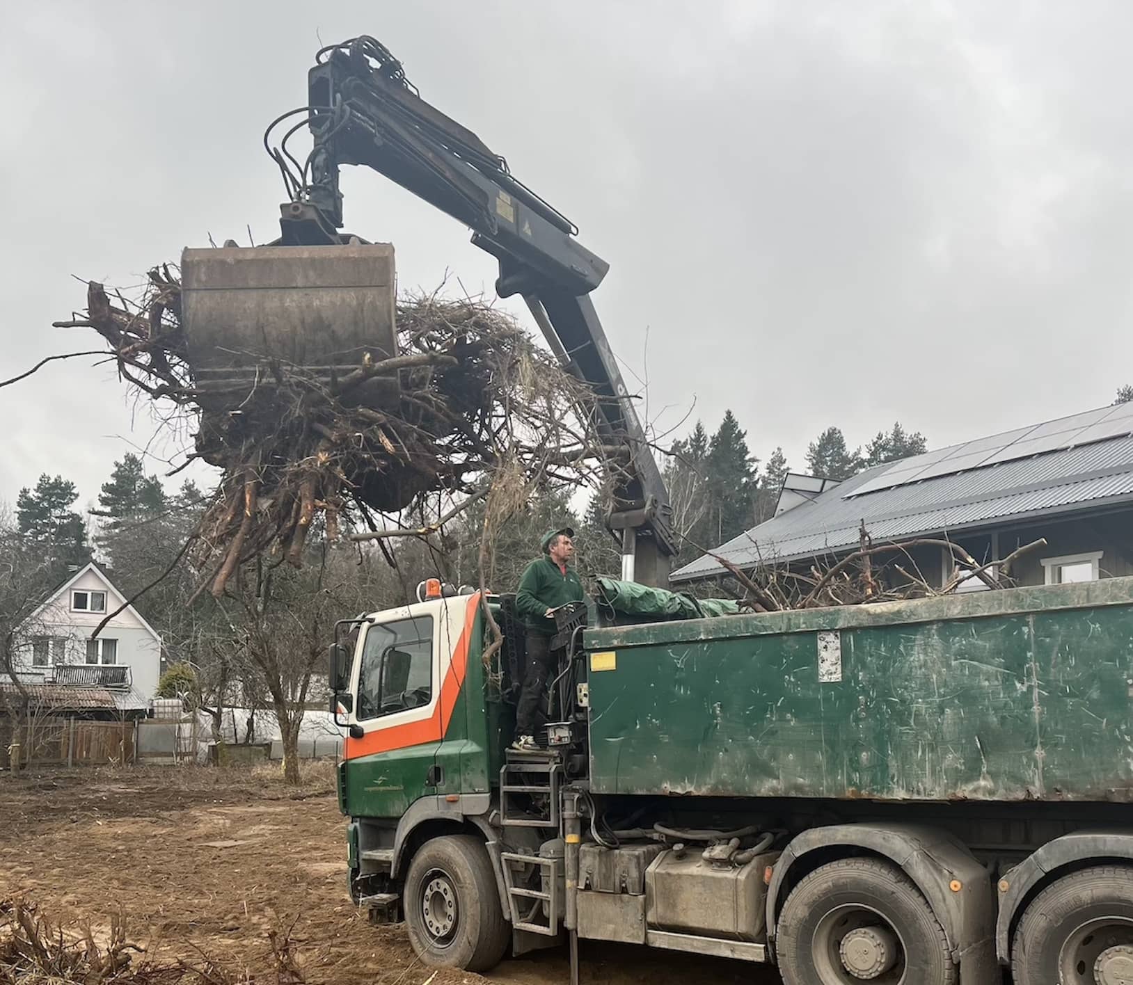 Medienos atliekų išvežimas Vilniuje